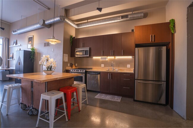 Eastern Columbia Lofts unit 1204, Los Angeles, CA 90014 - photo 6