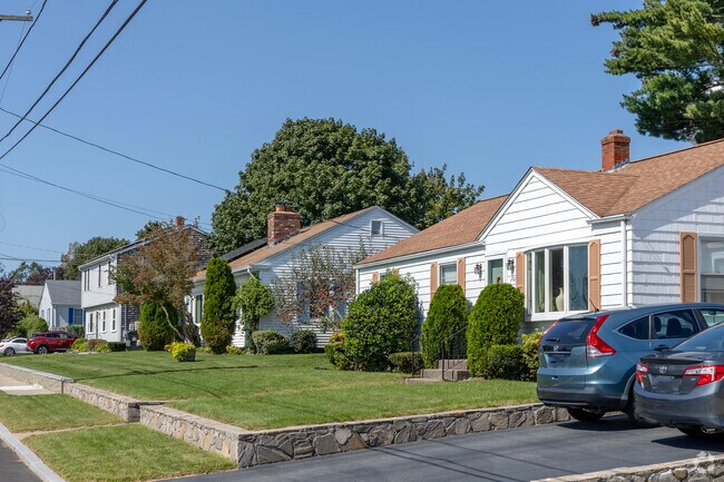 A row of homes in Kent Heights displays mid-century construction.