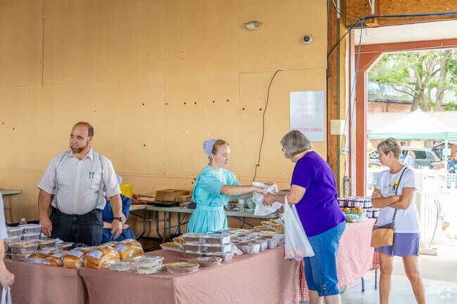 Illinois Product Farmers Market is located in nearby Indian Hill.