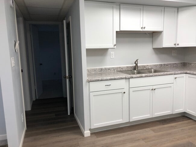 306 E Henry St unit . 2, Atkinson, IL 61235 - photo 3