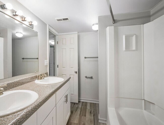 Oakmont Flats Apartments, Amelia, OH 45102 - photo 7