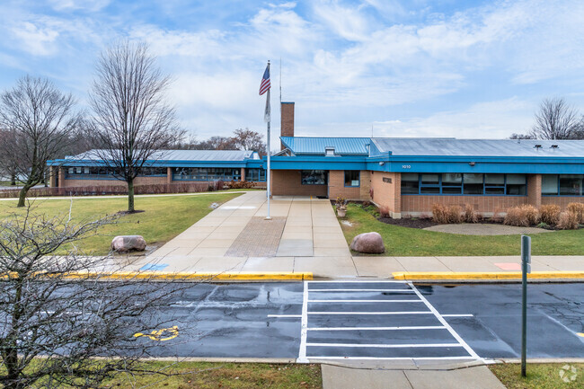 West School is located on the west side of Glencoe, IL.