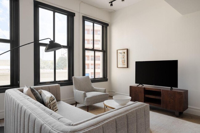 505 E Travis St unit ID1267117P, San Antonio, TX 78205 - photo 2