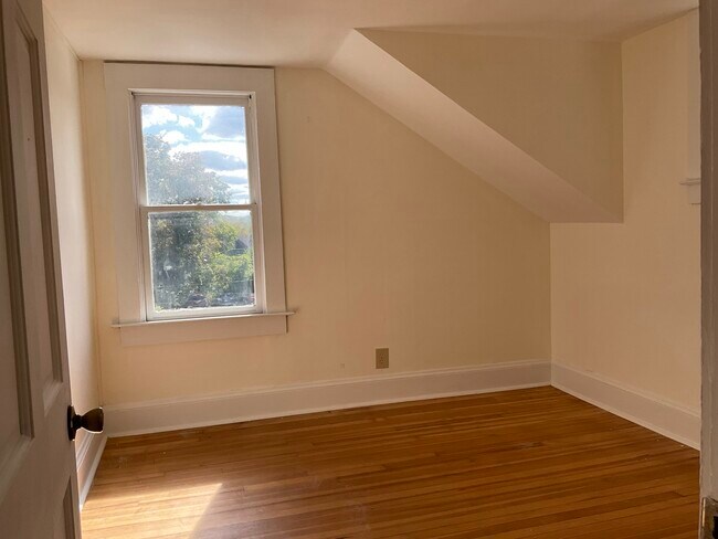 16 Lake St unit 16 Lake Street 2 Wes, Middletown, CT 06457 - photo 7