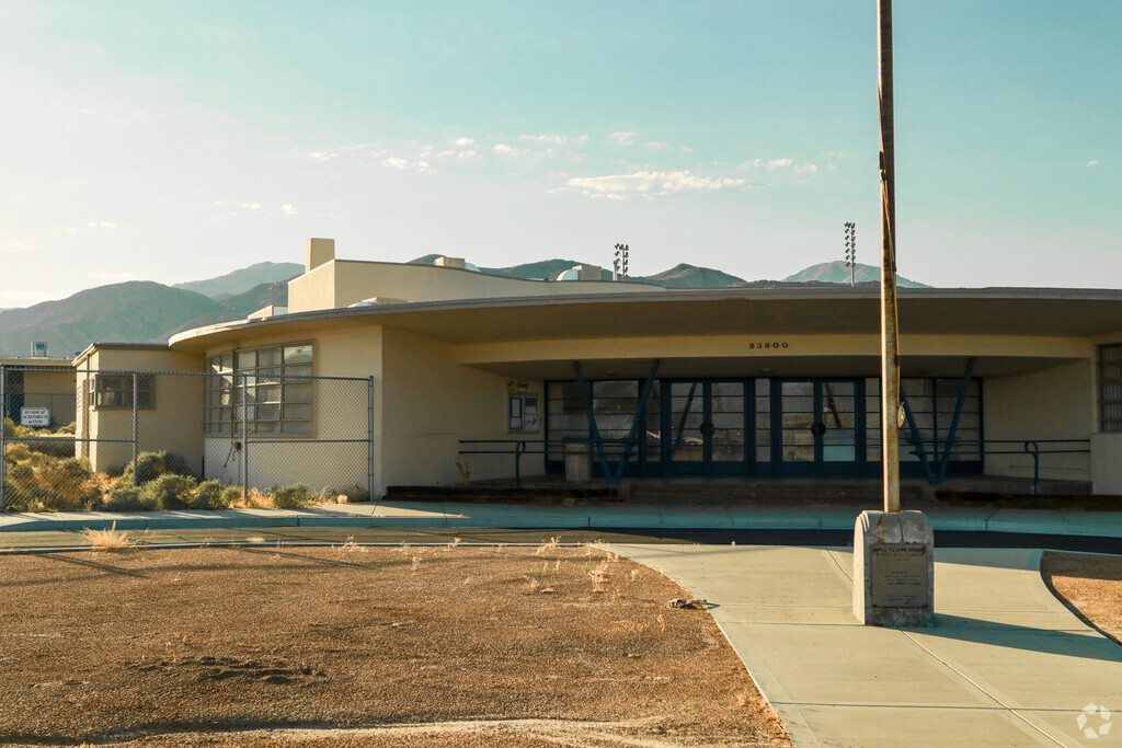Trona Elementary School provides private education in the neighborhood of 
San Bernardino