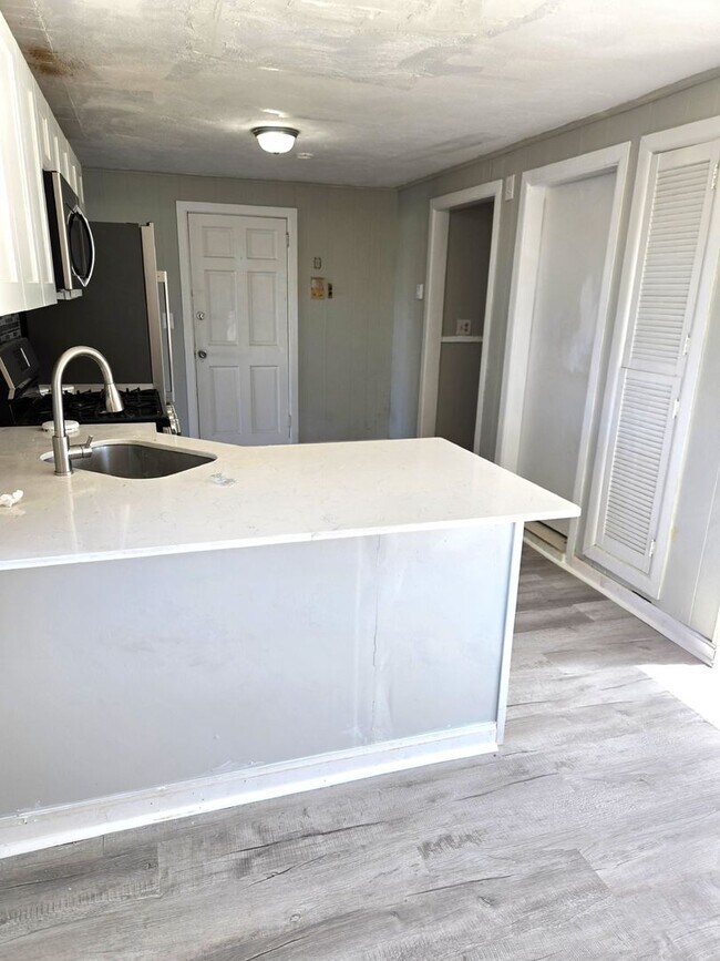 150 Sisson St Unit 2, Pawtucket, RI 02860