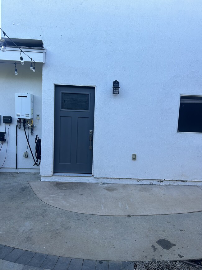 19548 Los Alimos St unit 19546, Porter Ranch, CA 91326 - photo 5