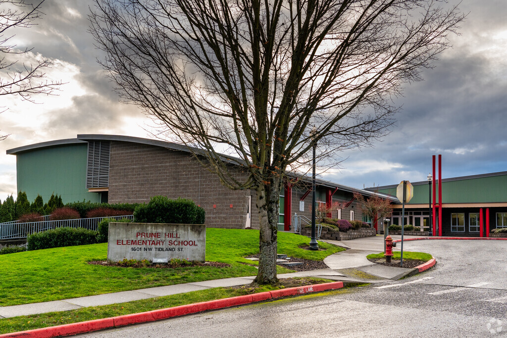Signage and entrance of Prune Hill Elementary School.