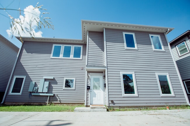 3245 Dixie Dr unit C, Houston, TX 77021 - photo 2