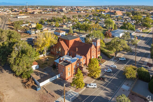The residents of Grove enjoy the proximity to the downtown shopping in Pueblo.