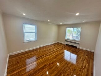 5 Bishop Rd Unit 4, Quincy, MA 02170