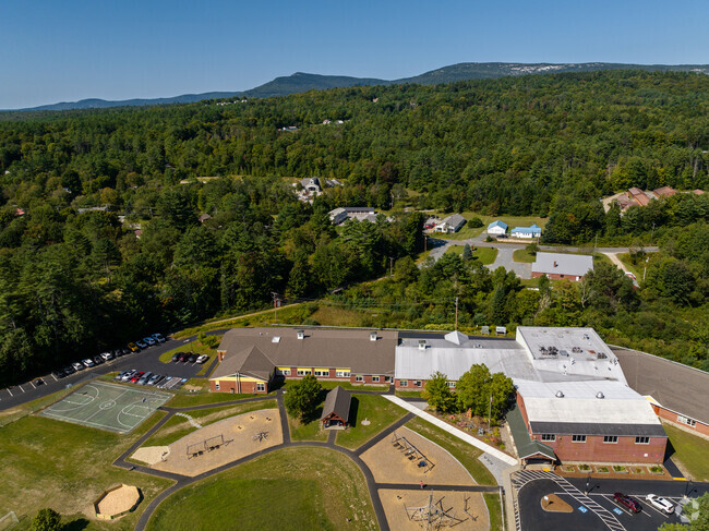 Grantham Village School in the town of Grantham serves grades K-12.