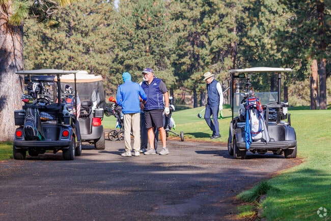 Widgi Golf Club is a meeting place for friends and neighbors.