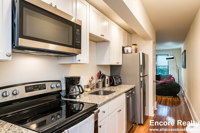 1463 Beacon St unit 10, Brookline, MA 02446 - photo 5