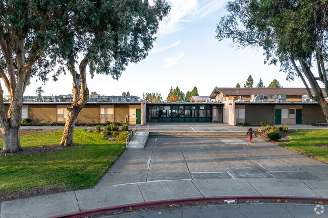 A view of the Vista Alternative School from the street.