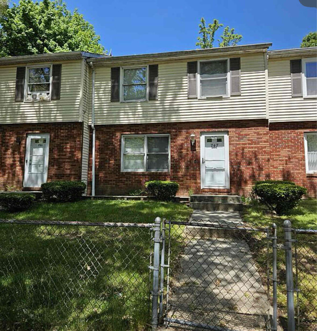 747 Congress Ave, New Haven, CT 06519