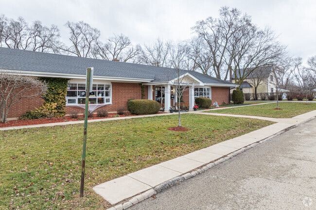 Montessori Pathways School has a student-teacher ratio of 12 to 1.
