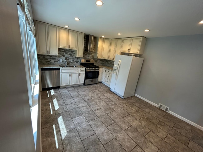 995 Brodhead Rd, Coraopolis, PA 15108 - photo 4