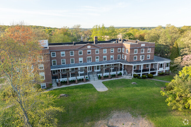 Chase Collegiate School is a private school.