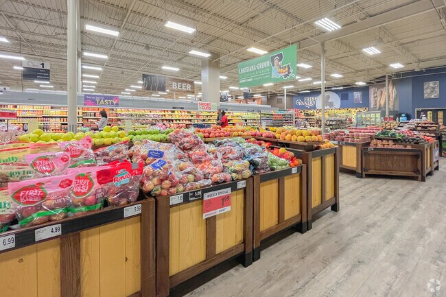 Brookshire's is a full service grocery store with a pharmacy.