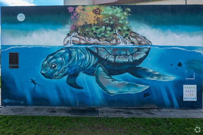 A nice Mural painted in the center of La Paz Park.
