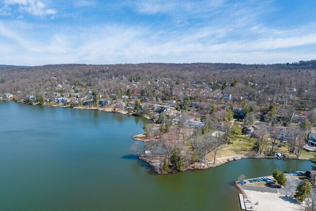 The Wayne neighborhood surrounds parts of Pines Lake. Plenty of opportunities in Wayne County.