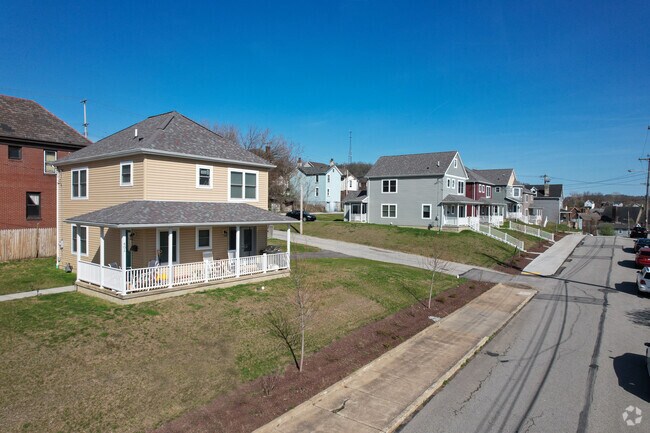A lucky few residents in Braddock enjoy a driveway with a yard.