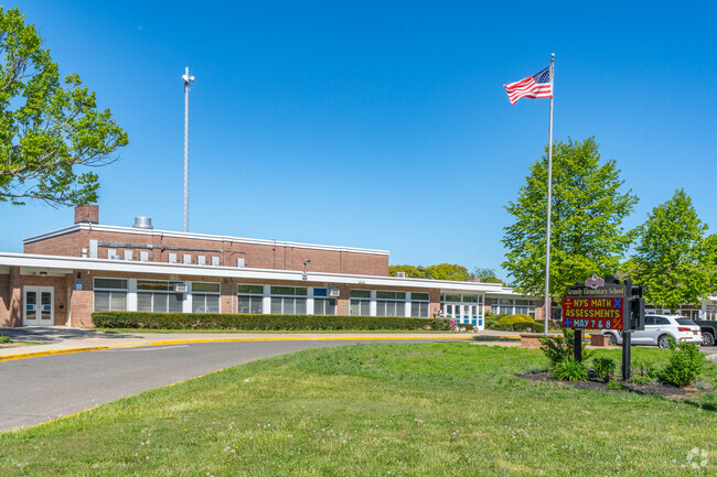 Grundy Avenue School serves students in grades K-5.