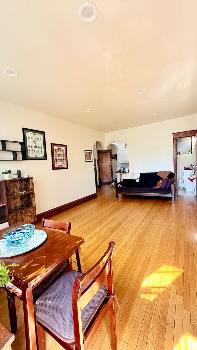 3938 N Ashland Ave Unit 2F, Chicago, IL 60613
