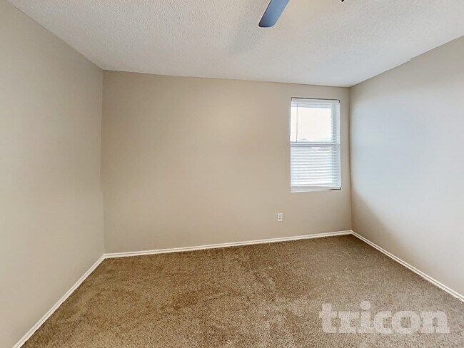 2904 Crimson Clover Dr, Lancaster, TX 75134 - photo 5