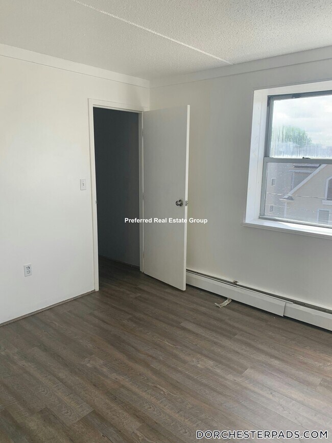 65 Nightingale St unit 4L, Dorchester Center, MA 02124 - photo 7