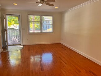 33 Starr Dr W Unit 1, Narragansett, RI 02882