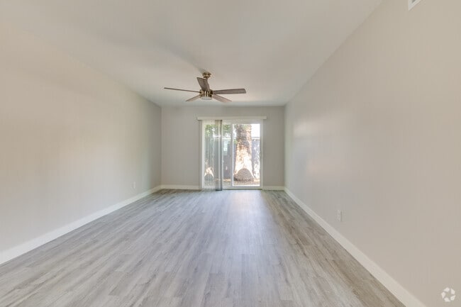 2BR, 1BA - 900SF - Dining Room