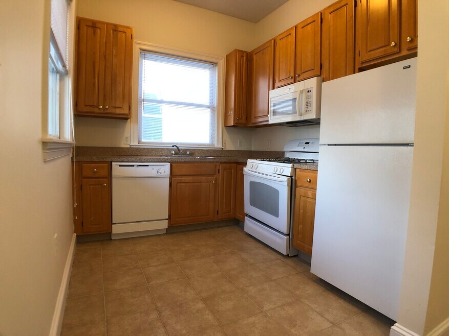 464 Salem St unit 1, Medford, MA 02155 - photo 1