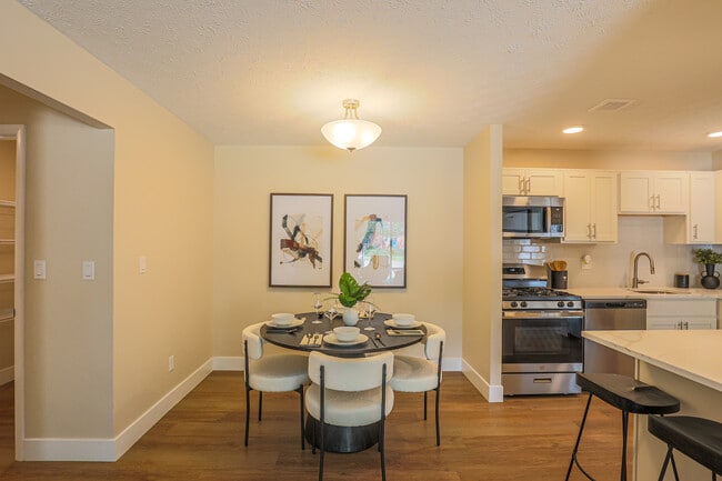 Jamestown Village Apartments, North Olmsted, OH 44070 - photo 6