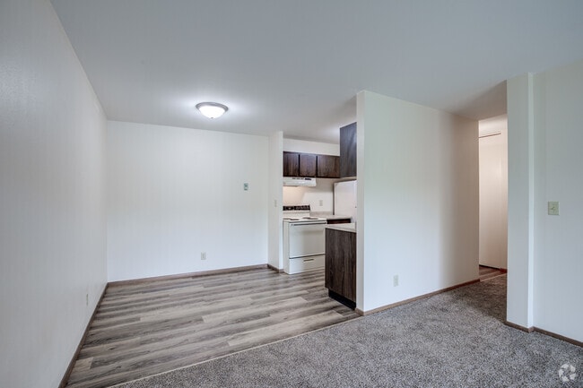 Half Moon Lake Apartments, Eau Claire, WI 54703 - photo 7