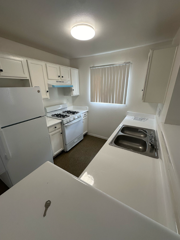 9800 S Broadway Unit 206, Los Angeles, CA 90003