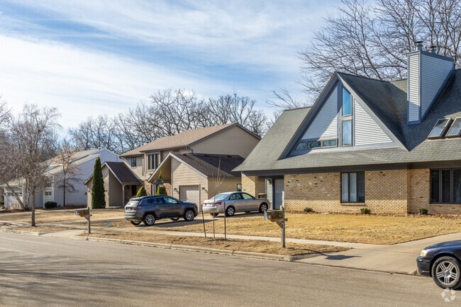 There are stunning midcentury modern homes in Sauk Creek.