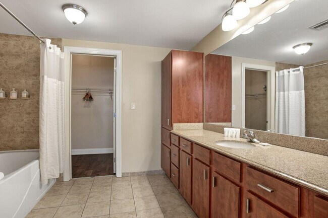 925 Common St unit ID1266930P, New Orleans, LA 70112 - photo 7