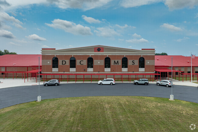 Daviess County Middle School has a 16 to 1 student to teacher ratio.