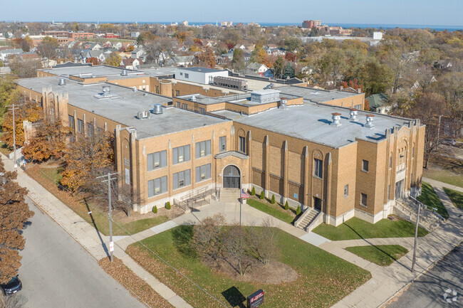 Lincoln Middle School has a spacious campus.