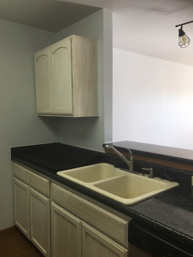 810 E Laramie St unit 7, Gillette, WY 82716 - photo 6