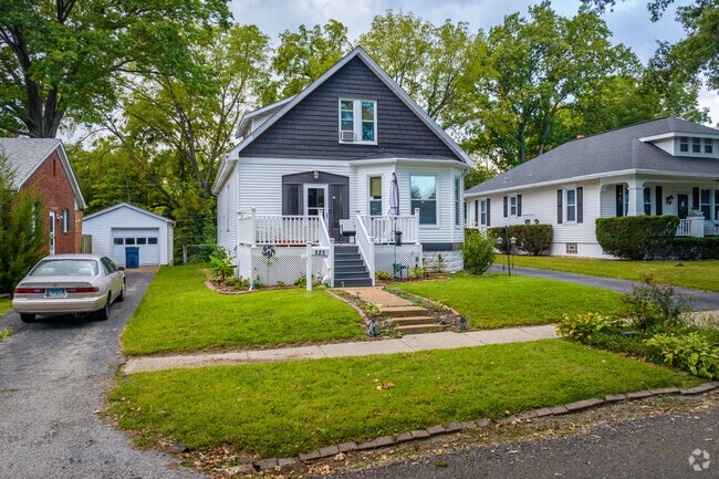 Nestled in the heart of Illinois, single-family homes in Collinsville exude warmth and charm.