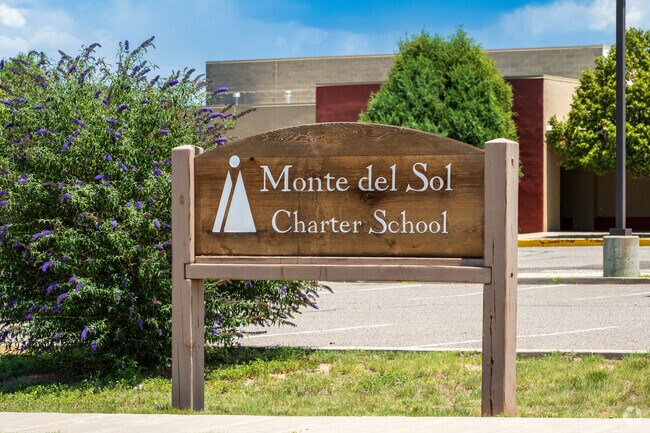 Monte del Sol Charter earns a B from Niche and serves Grades 7 through 12.