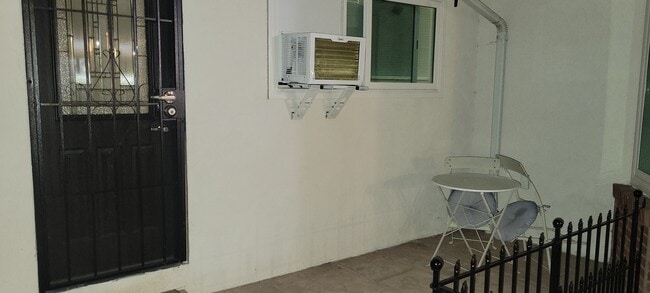 17446 Ludlow St, Granada Hills, CA 91344 - photo 2