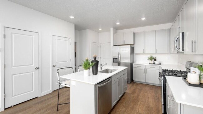 1924 N Golden Ruby Dr unit 36041377, Saratoga Springs, UT 84045 - photo 7