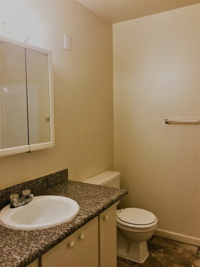 1 BED 1 BATH: BATHROOM
