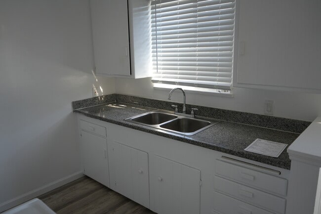 11622 1/2 Chandler Blvd, North Hollywood, CA 91601 - photo 2