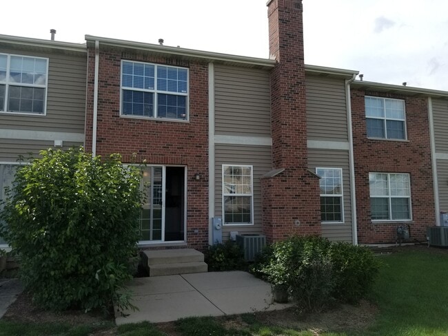 1196 Megan Ct, Elgin, IL 60120 - photo 7