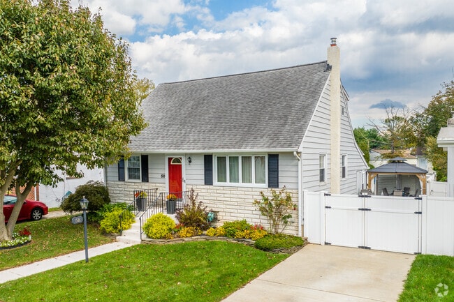 Cape Cod style homes in Hutchinson Mills sell in the mid-$300,000 range.